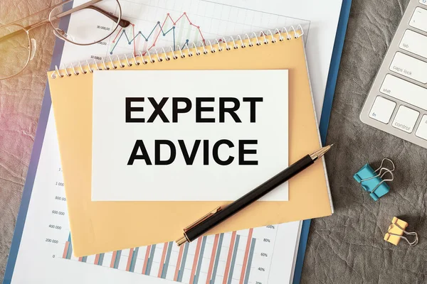 Expert Advice Skriven Ett Dokument Skrivbordet Med Kontorstillbehör — Stockfoto