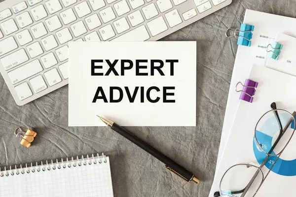 Expert Advice Skriven Ett Dokument Skrivbordet Med Kontorstillbehör — Stockfoto