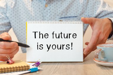 Not defteri ve yazıtlar - Gelecek sizindir, sıcak kahve ve belgeler