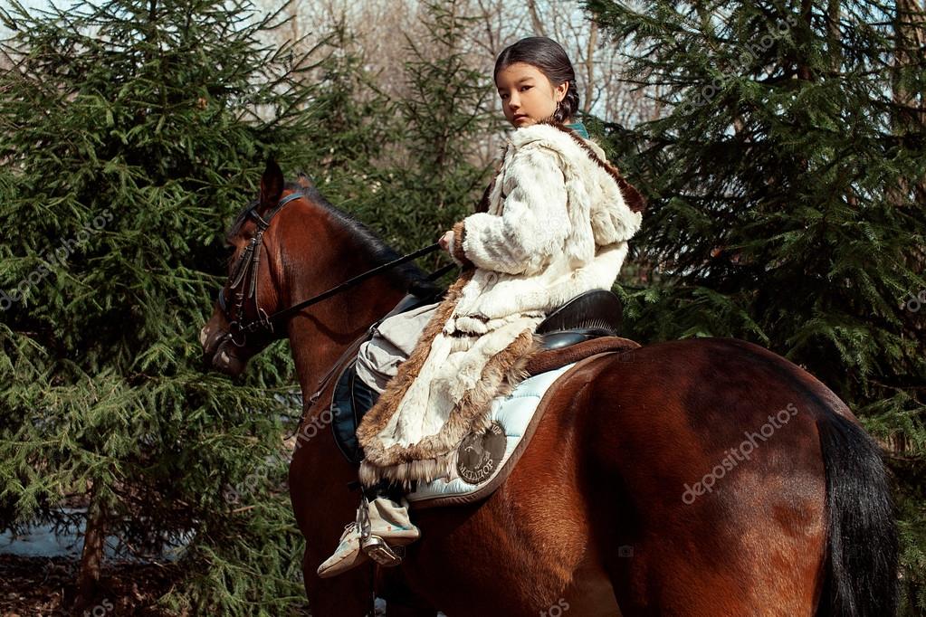 https://st2.depositphotos.com/2328815/7065/i/950/depositphotos_70656783-stock-photo-mongolian-girl-with-horse.jpg