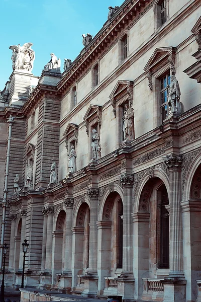 Célèbre musée d'art du Louvre — Photo