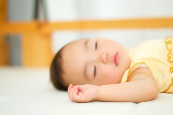 Biraz şekerleme yapmak bebek