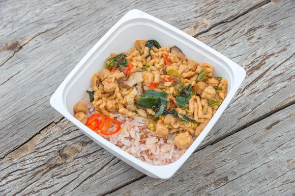 Pronto para comer caixa de arroz comida vegetariana para o almoço — Fotografia de Stock