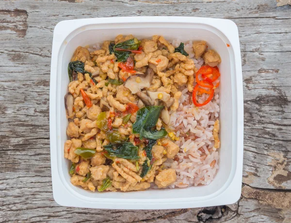 Pronto para comer caixa de arroz comida vegetariana para o almoço — Fotografia de Stock