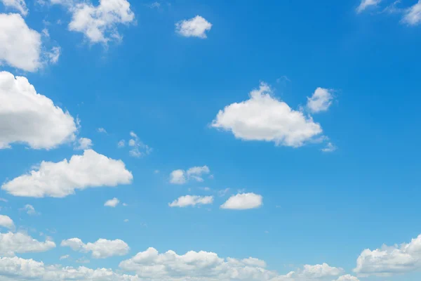 Blå himmel med skyer natur for baggrund - Stock-foto