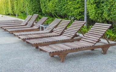 Yüzme Havuzu tropikal tatil yakınındaki havuzu yatak