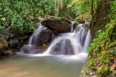 Derin yağmur ormanları orman (Krak E Dok şelale Serab şelale
