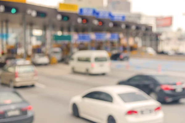 Embaçado de carro em Toll coleta na via expressa em Bangkok Th — Fotografia de Stock