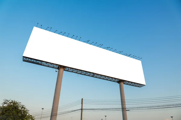 Alacakaranlık zaman yeni reklam için hazır boş billboard — Stok fotoğraf