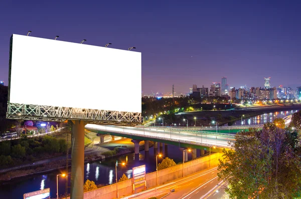Puste billboard w czasie zmierzch gotowy na nowe reklamy — Zdjęcie stockowe