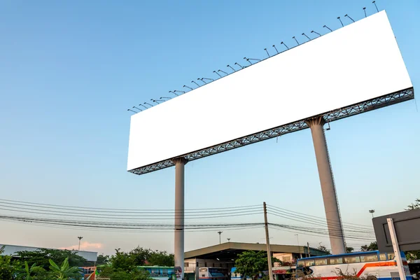 Üres billboard szürkületi időben készen áll új hirdetés — Stock Fotó