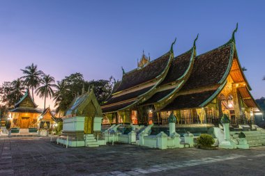 WAT Xieng tanga tapınakta Luang Pra zamanla twilight bang, Laos