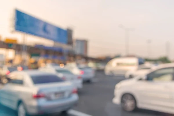 Embaçado de carro em Toll coleta na via expressa em Bangkok Th — Fotografia de Stock