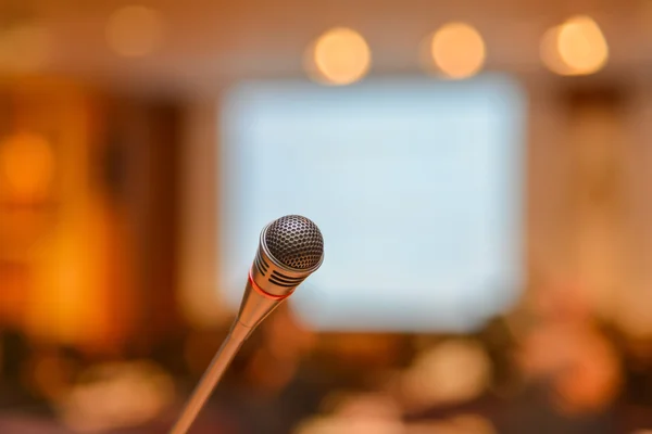 Mikrofon v plnění místnosti před konferenci — Stock fotografie