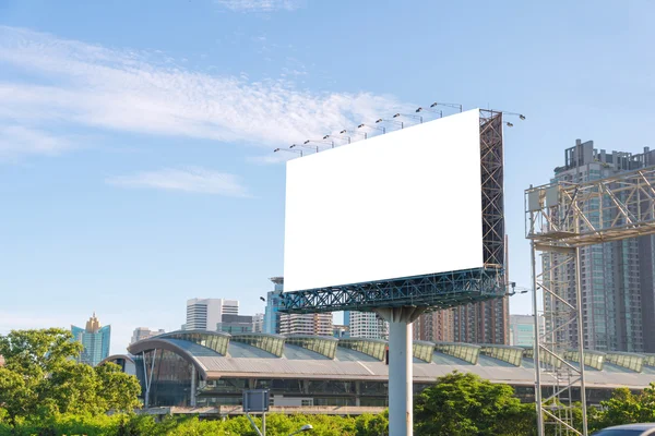 Prázdné billboard nebo silnice znamení připraven Nový inzerát — Stock fotografie