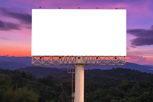 Boş billboard günbatımı backgrou ile yeni reklam için hazır — Stok fotoğraf