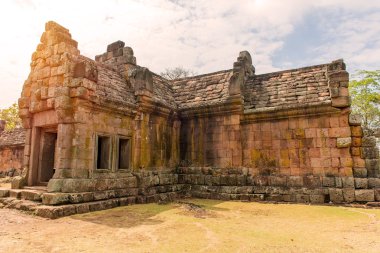 Taş castle civarındaki Prasat Hin Phanom basamak Historical Park, Tayland