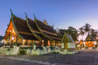 WAT Xieng tanga tapınakta Luang Pra zamanla twilight bang, Laos