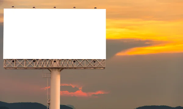 Boş billboard günbatımı backgrou ile yeni reklam için hazır — Stok fotoğraf