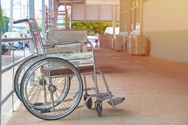 Empty wheelchair parked in Patient Rooms at hospital — Stock Photo, Image
