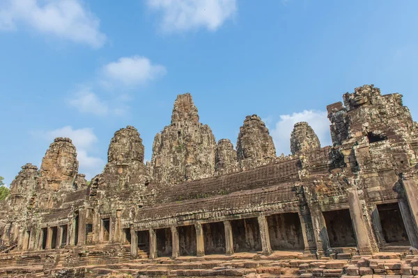 Bajon burg oder prasat bajon khmer tempel in angkor in siem ernten — Stockfoto