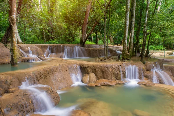 Vattenfall i regnskogen (Tad Sae vattenfall på Luang prabang, L — Stockfoto