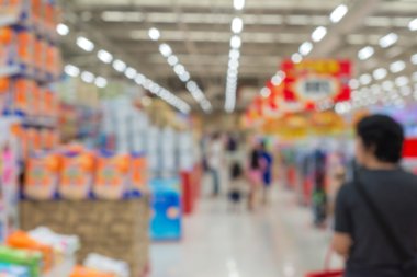 Süpermarkette alışveriş için deposunun bulanıklık
