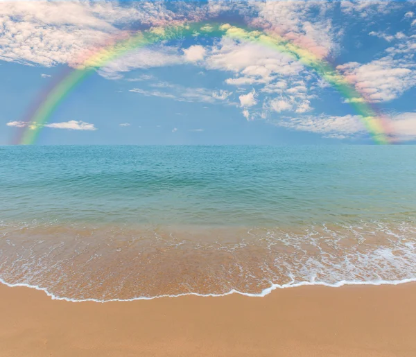 Colorful rainbow over a Tropical beach of Andaman Sea, Thailand — Stock Photo, Image