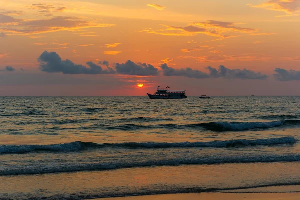 Sunset on the Tropical beach in Thailand — Stock Photo, Image