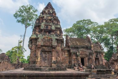 Angkor Banteay Srei kale veya Banteaysrei Khmer tapınakta sie içinde