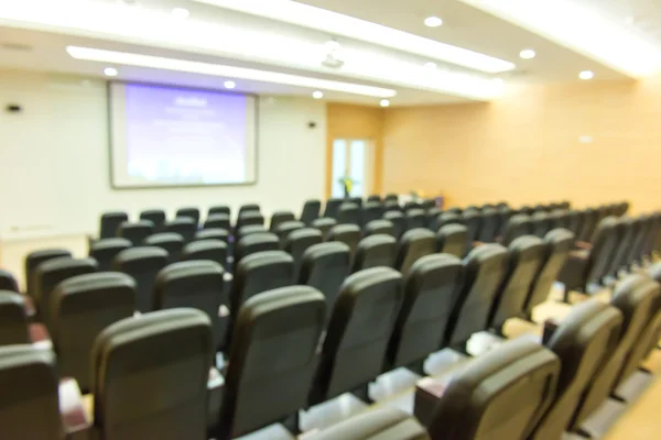 Chaises vides dans le théâtre ou la salle de conférence — Photo