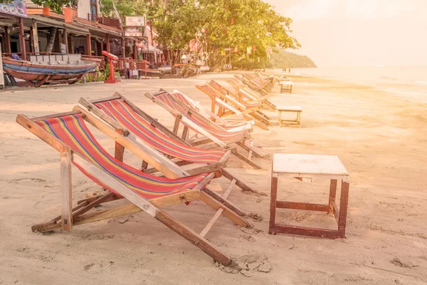 Solarium lub fotel na tropikalnej plaży — Zdjęcie stockowe
