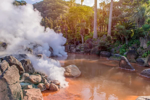 Varm källa (helvetet) blå vatten i Umi-Zigoku i Beppu Oita, Japan — Stockfoto