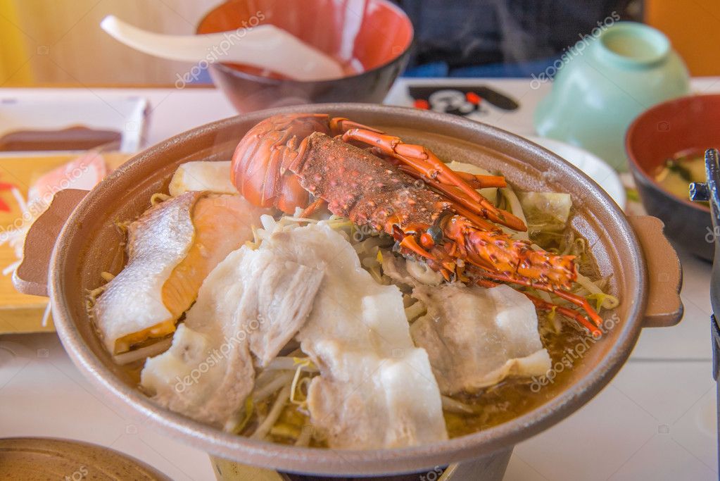 Japon deniz ürünleri güveç dana, karides ve ıstakoz Stok