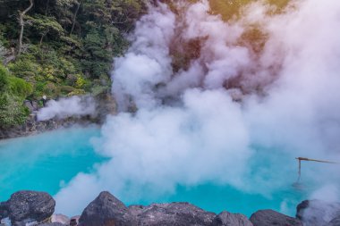 kaplıca (Hell) mavi su Umi-Zigoku Beppu Oita, Japonya