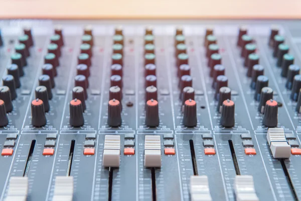 Equipo para control de mezclador de sonido, dispositivo electrónico —  Fotos de Stock