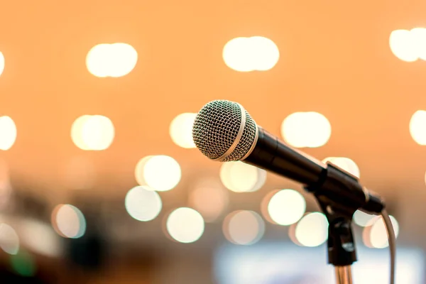 Microphone Dans Salle Réunion Pour Une Conférence — Photo