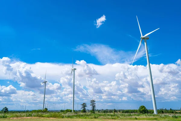 Turbina Eolica Fonte Energia Rinnovabile Estate Con Cielo Blu — Foto Stock