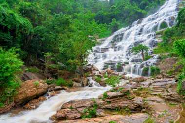 Mae ya şelalesi Chiang Mai Tayland 'da büyük güzel bir şelaledir.