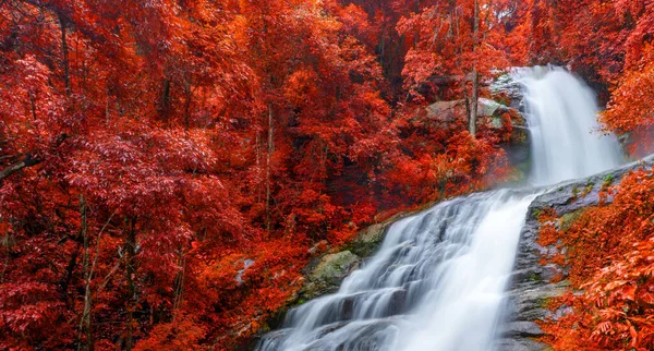 Banner Colorido Huay Sai Leung Waterfall Uma Bela Cachoeira Floresta — Fotografia de Stock