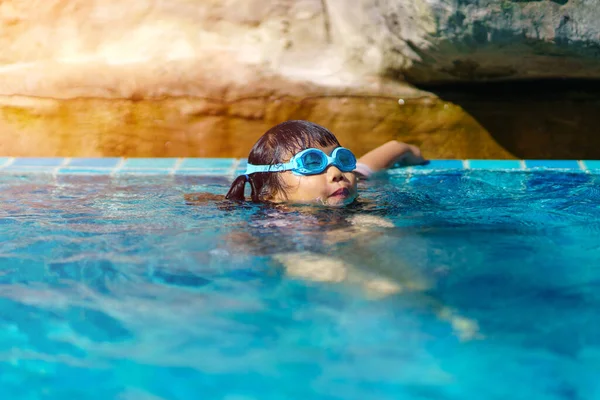 Cute Girl Goggles Having Fun Summer Pool Summer Vacation Concept — Stock Photo, Image