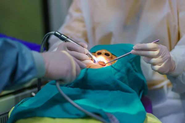 Doctor Cleaning Teeth Patient Ultrasonic Tool — Stock Photo, Image