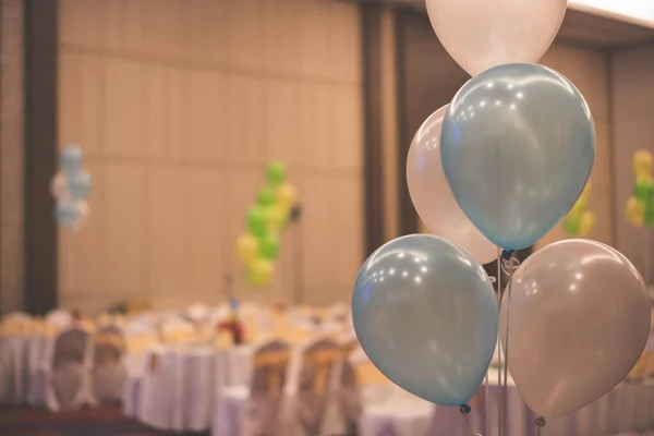 Palloncini Colorati Bellissimi Tavoli Decorati Una Cena Festa Ristorante — Foto Stock