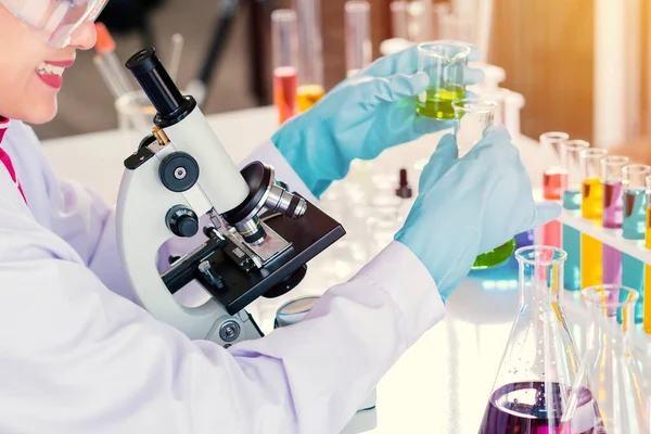 Scientist Equipment Science Experiments Laboratory Glassware Containing Chemical Liquid Research — Stock Photo, Image