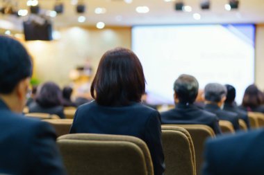 İş Bulanık Konferansı ve Konferans Salonunda Sunum.