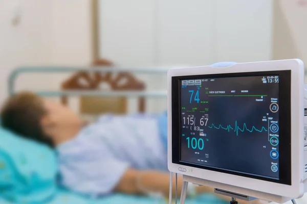Defibrillator Mit Arzt Auf Intensivstation Krankenhaus — Stockfoto
