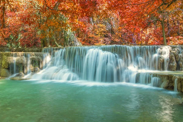 Cudowny Wodospad Głębokiej Dżungli Lasów Deszczowych Huay Mae Kamin Waterfall — Zdjęcie stockowe