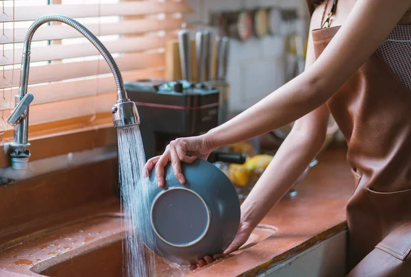 Attractive Young Woman Housewife Washing Dishes Kitchen Sink Home — Stock Photo, Image