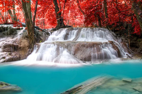 Derin yağmur ormanları orman şelale (Huay Mae Kamin Waterfall ben — Stok fotoğraf