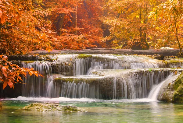 Waterfall in Deep forest at Erawan waterfall National Park — Stock Photo, Image